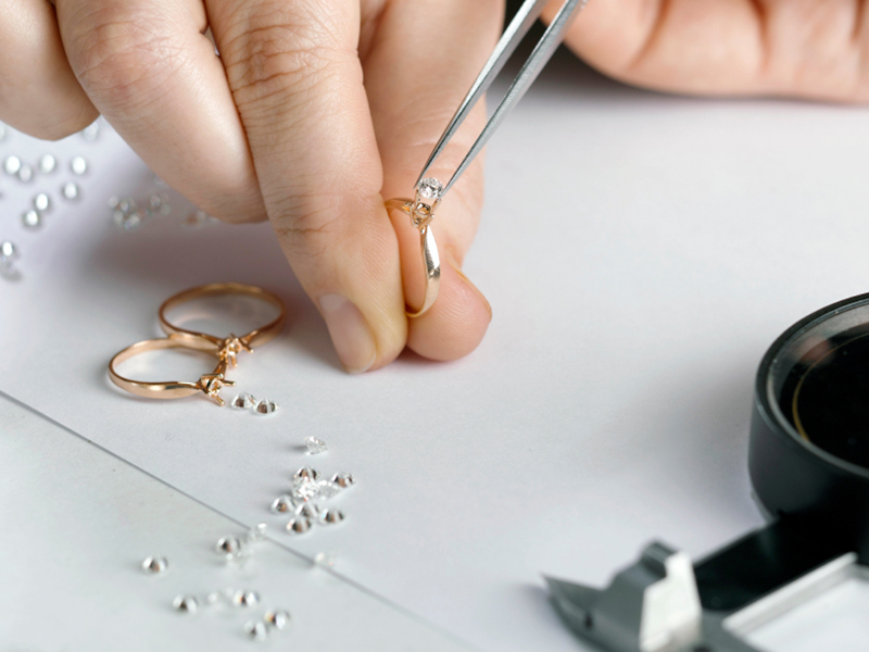 Everything you need to know before buying her Engagement Ring